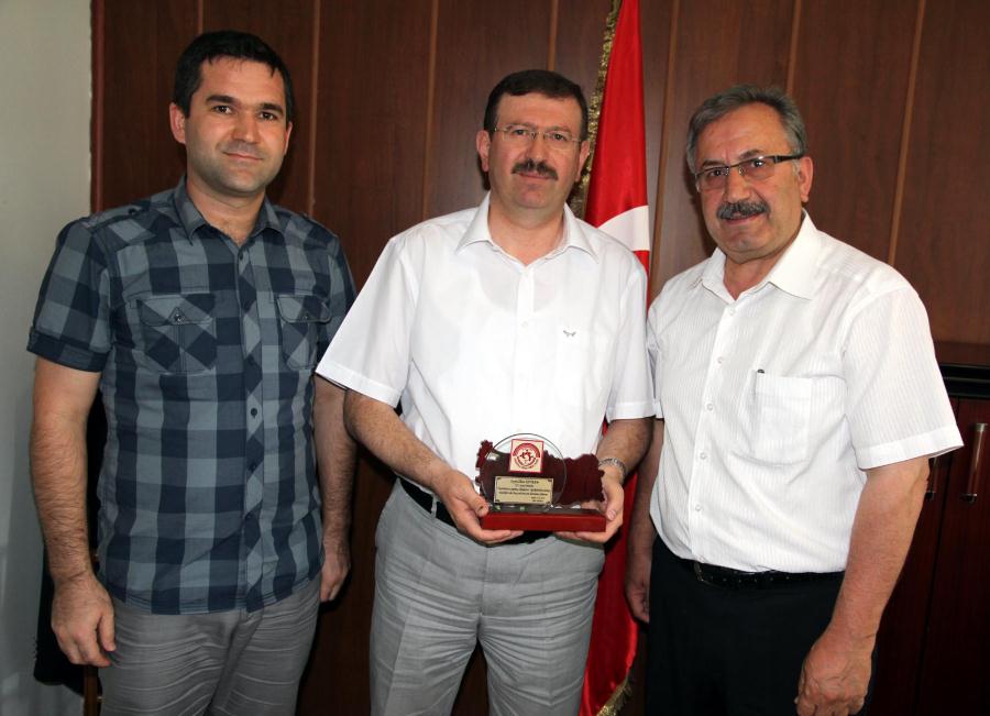 GENEL MÜDÜR İLHAN BAYRAM´A PLAKET