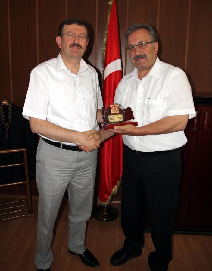 GENEL MÜDÜR İLHAN BAYRAM´A PLAKET
