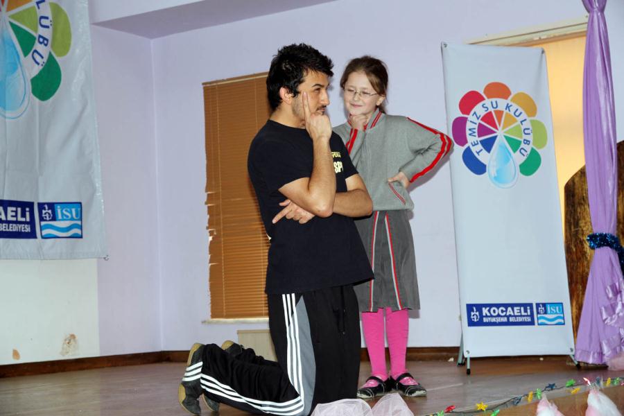 İSU, ÖĞRENCİLERE SU BİLİNCİNİ EĞLENDİREREK KAZANDIRIYOR