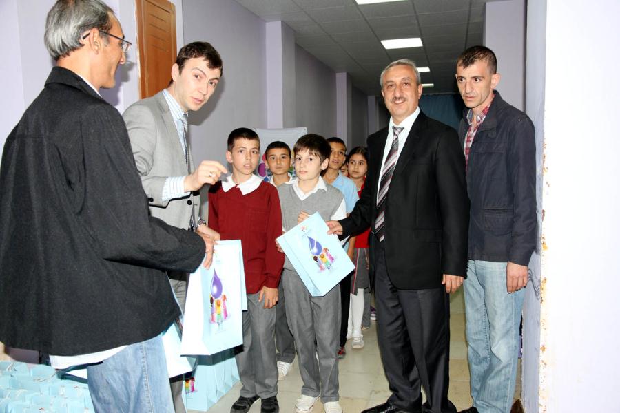 İSU, ÖĞRENCİLERE SU BİLİNCİNİ EĞLENDİREREK KAZANDIRIYOR