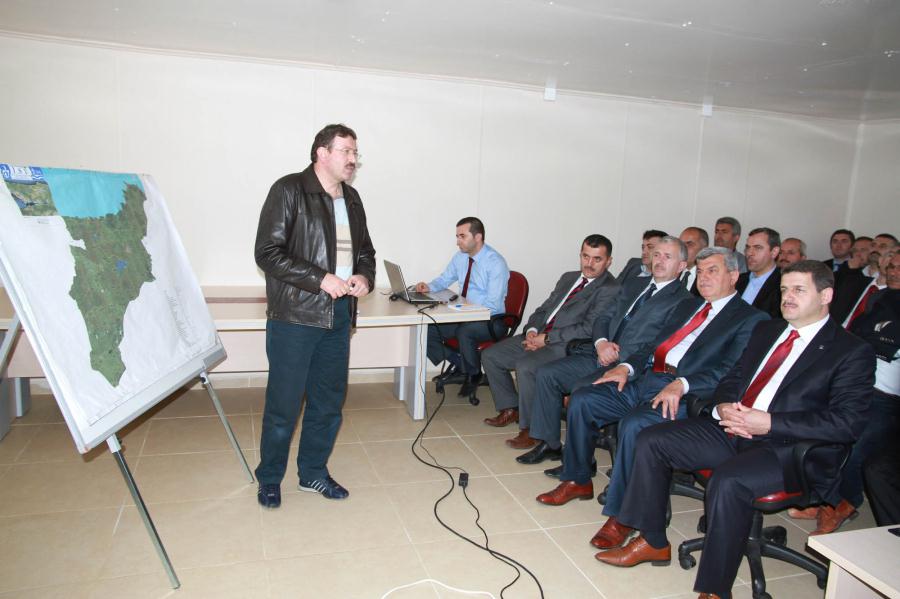 AK PARTİ İL YÖNETİMİ, KANDIRA NAMAZGAH BARAJI’NI YERİNDE İNCELEDİ.