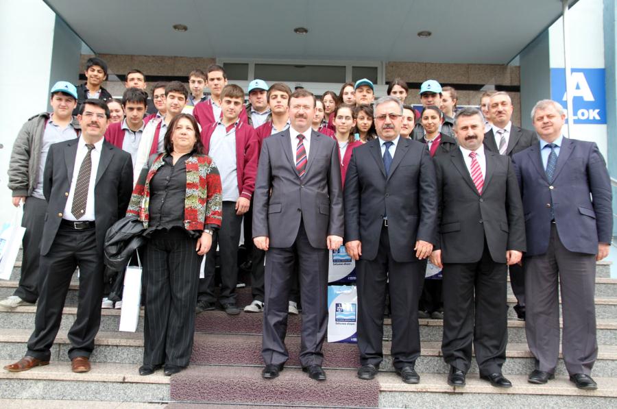YATIRIMLARIMIZ GÖLCÜK´LÜ ÖĞRENCİLERİ ETKİLEDİ