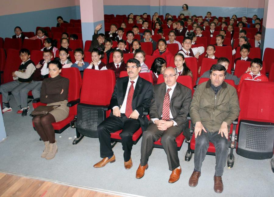 OKULLARDA SUYUN ÖNEMİ ANLATILIYOR