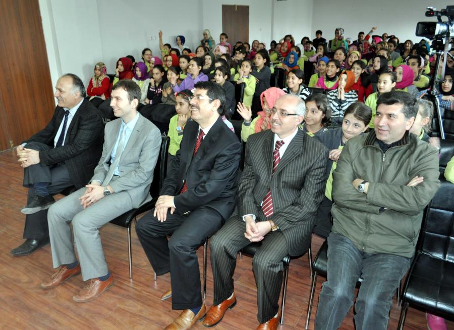 OKULLARDA SUYUN ÖNEMİ ANLATILIYOR