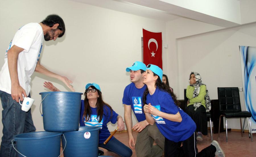 OKULLARDA SUYUN ÖNEMİ ANLATILIYOR
