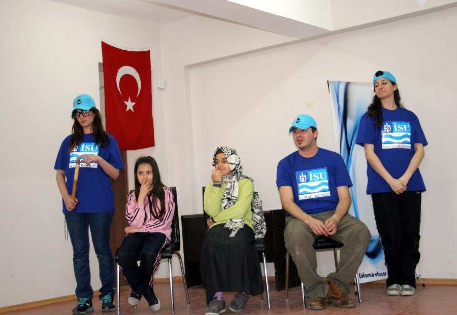 OKULLARDA SUYUN ÖNEMİ ANLATILIYOR