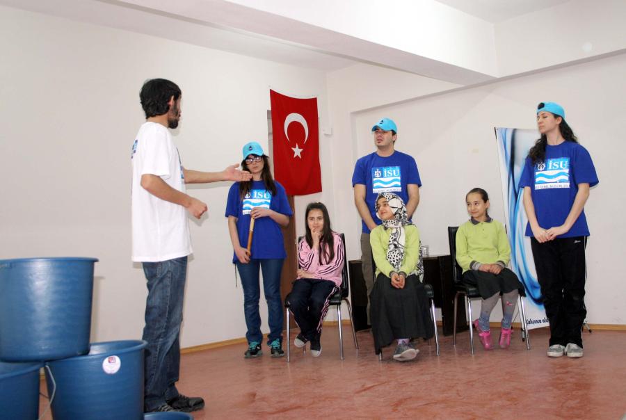 OKULLARDA SUYUN ÖNEMİ ANLATILIYOR