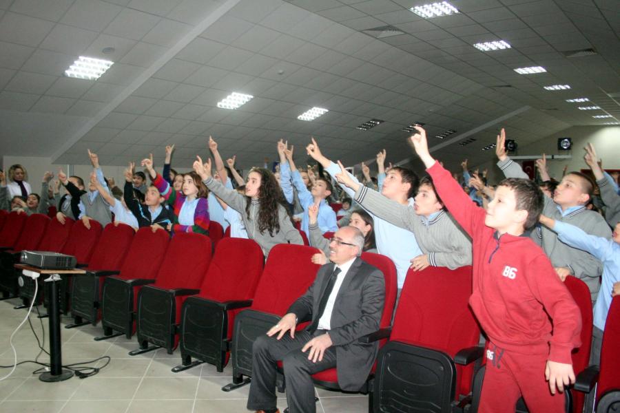 OKULLARDA SUYUN ÖNEMİ ANLATILIYOR