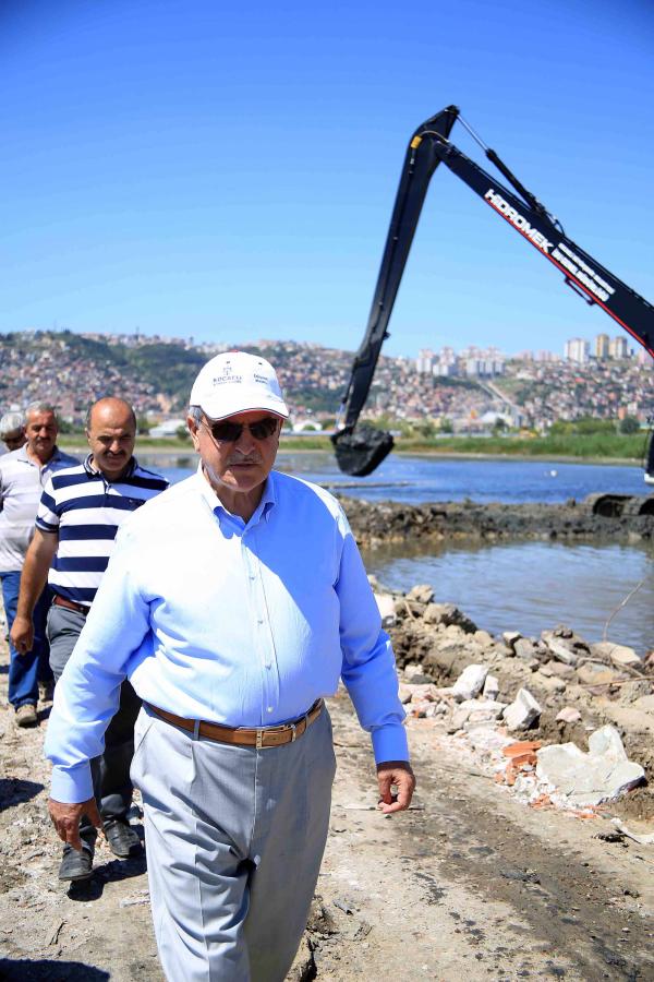 KÖRFEZ’DEN 600 BİN TON ÇAMUR TOPLANDI