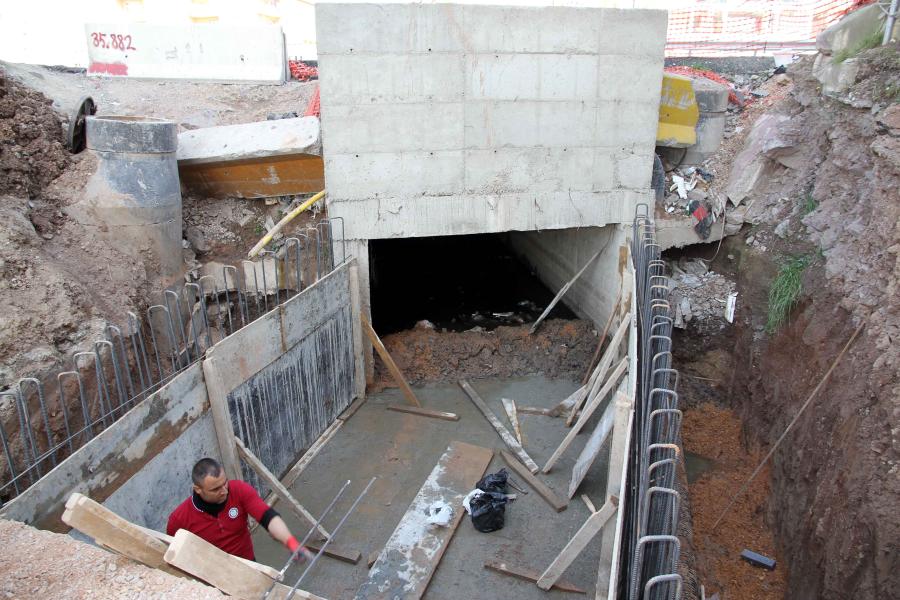 KÖRFEZ’DE  145 METRE YAĞMURSUYU MENFEZİ YAPILDI