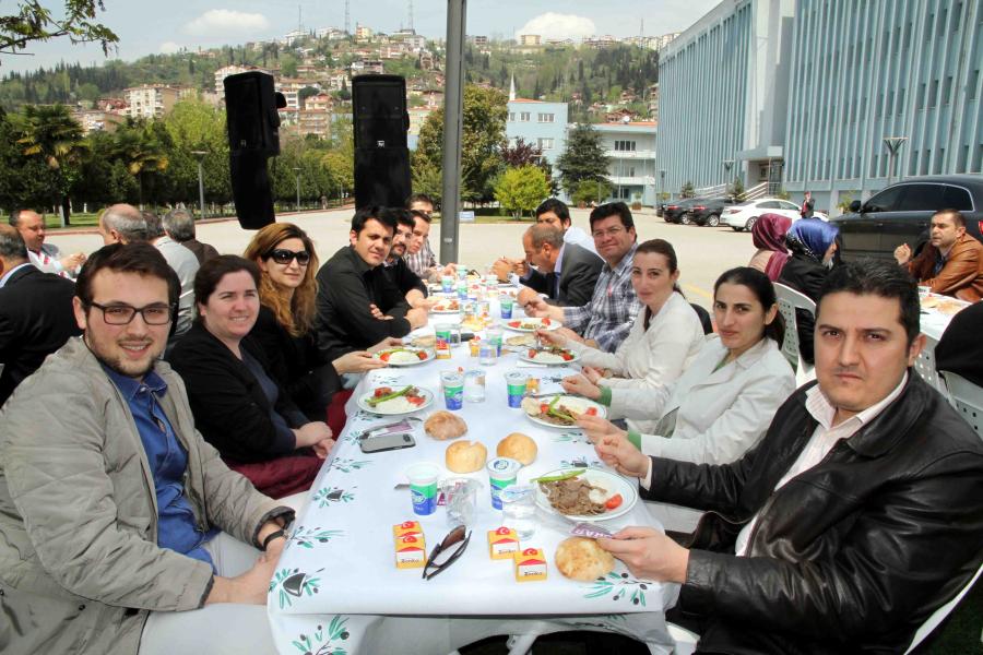 ÇALIŞANLARLA BİRLİK VE BERABERLİK YEMEĞİ