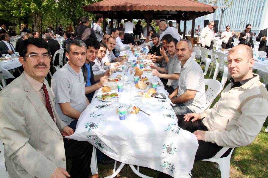 ÇALIŞANLARLA BİRLİK VE BERABERLİK YEMEĞİ