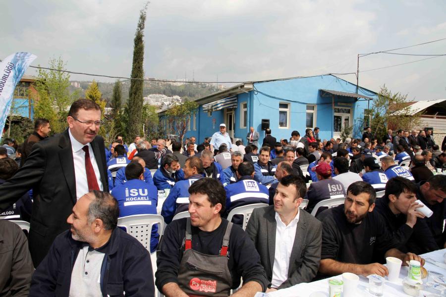 İSU YÖNETİCİLERİ ÇALIŞANLARLA YEMEKTE BİRARAYA GELDİ