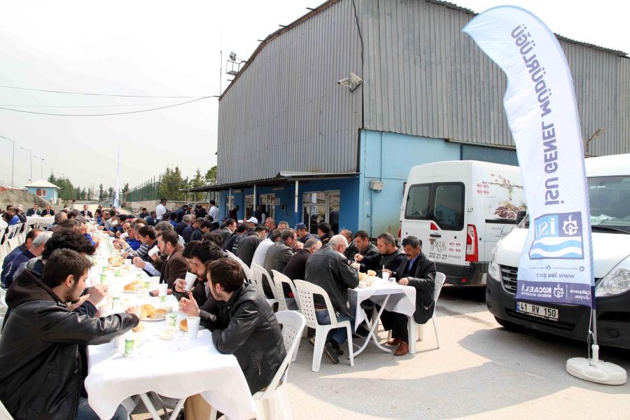 İSU YÖNETİCİLERİ ÇALIŞANLARLA YEMEKTE BİRARAYA GELDİ