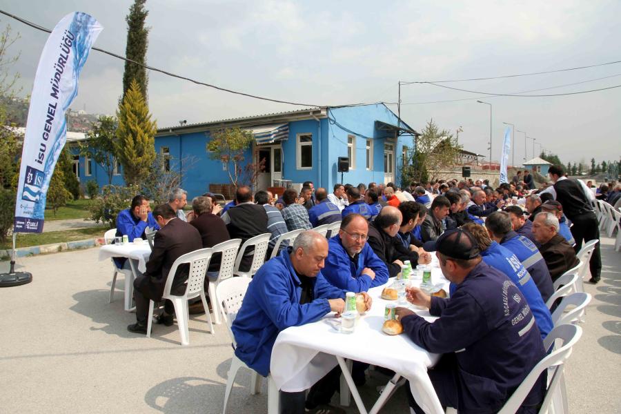 İSU YÖNETİCİLERİ ÇALIŞANLARLA YEMEKTE BİRARAYA GELDİ