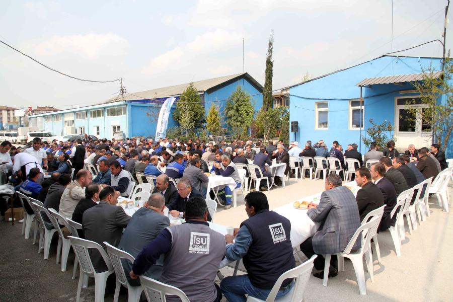 İSU YÖNETİCİLERİ ÇALIŞANLARLA YEMEKTE BİRARAYA GELDİ