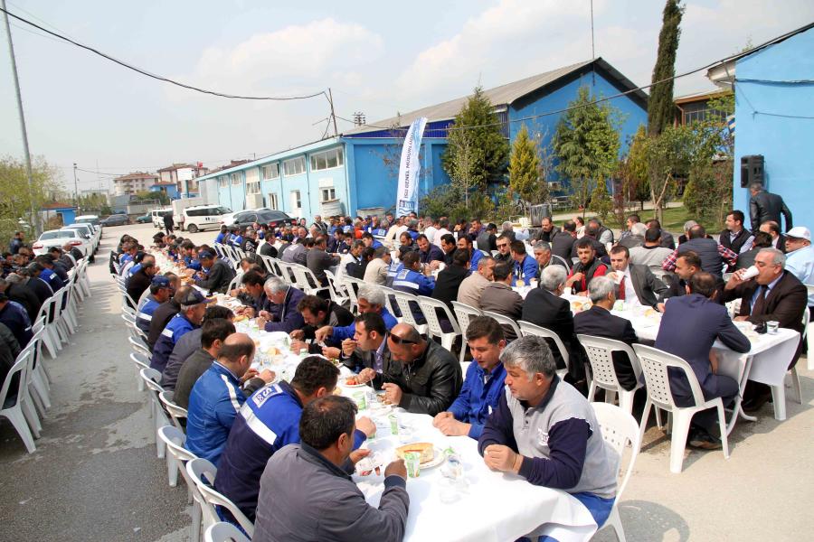 İSU YÖNETİCİLERİ ÇALIŞANLARLA YEMEKTE BİRARAYA GELDİ