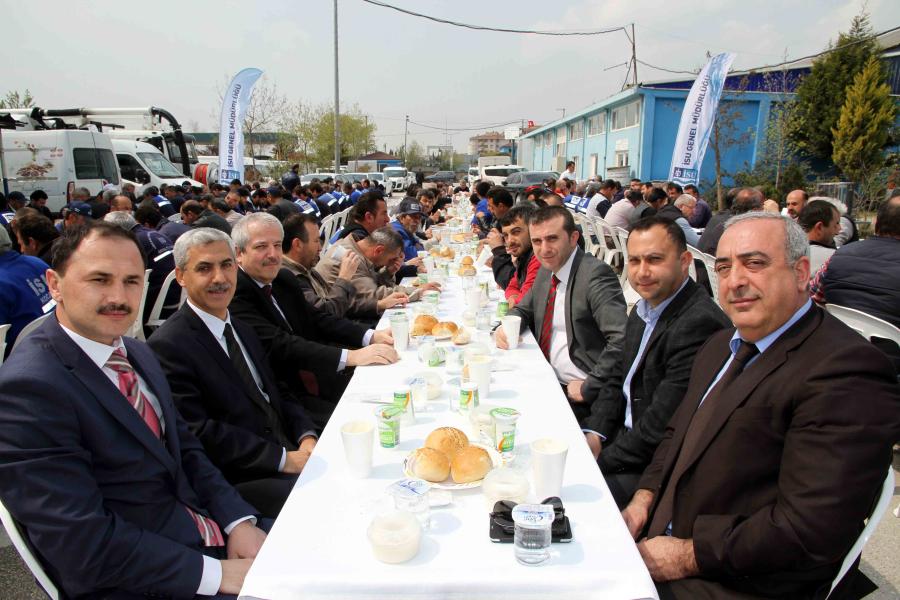 İSU YÖNETİCİLERİ ÇALIŞANLARLA YEMEKTE BİRARAYA GELDİ