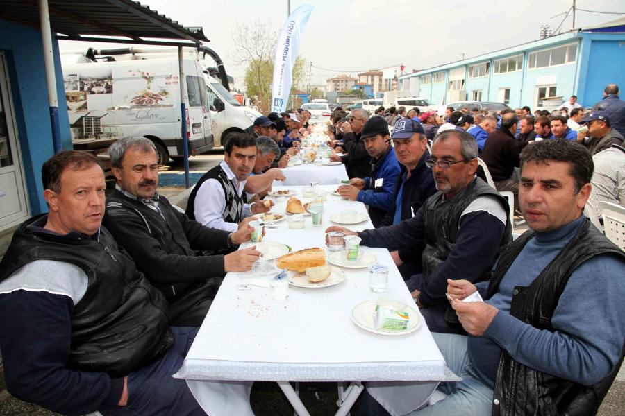 İSU YÖNETİCİLERİ ÇALIŞANLARLA YEMEKTE BİRARAYA GELDİ