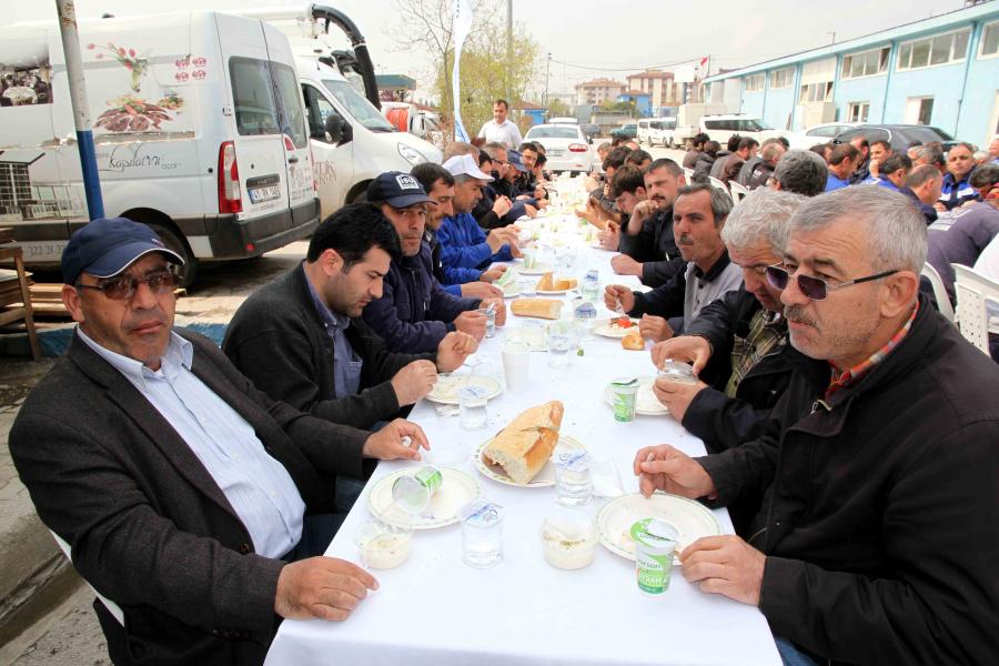 İSU YÖNETİCİLERİ ÇALIŞANLARLA YEMEKTE BİRARAYA GELDİ