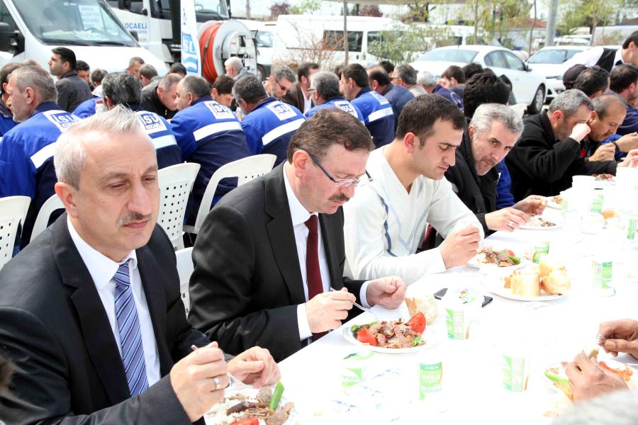 İSU YÖNETİCİLERİ ÇALIŞANLARLA YEMEKTE BİRARAYA GELDİ
