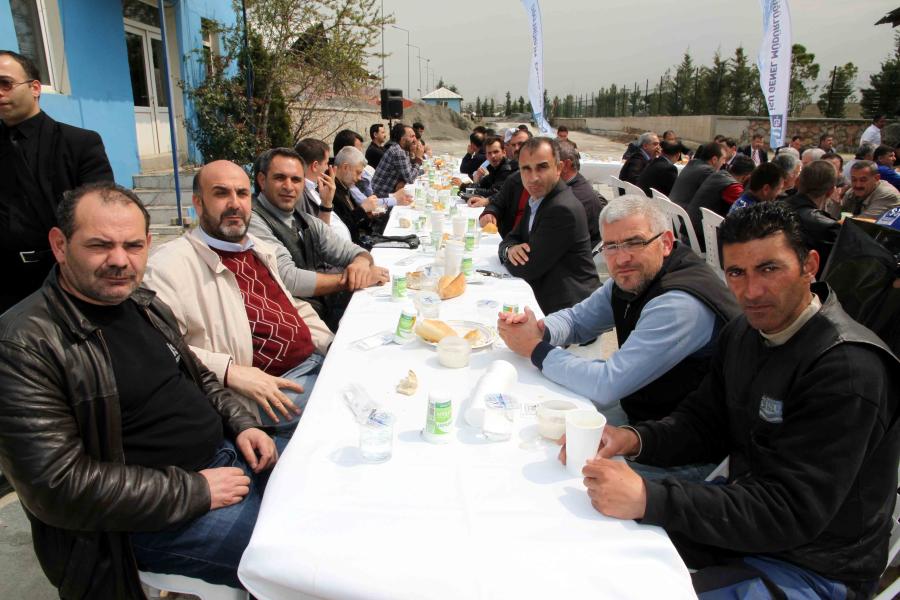 İSU YÖNETİCİLERİ ÇALIŞANLARLA YEMEKTE BİRARAYA GELDİ