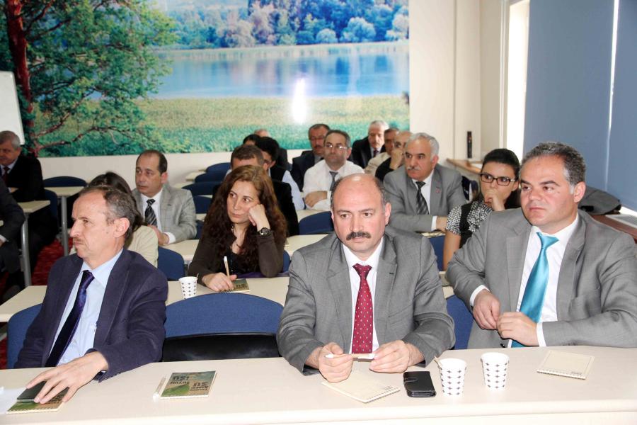 İZMİT’TEKİ OKUL MÜDÜRLERİNE  KURAKLIK VE ALINAN ÖNLEMLER ANLATILIYOR