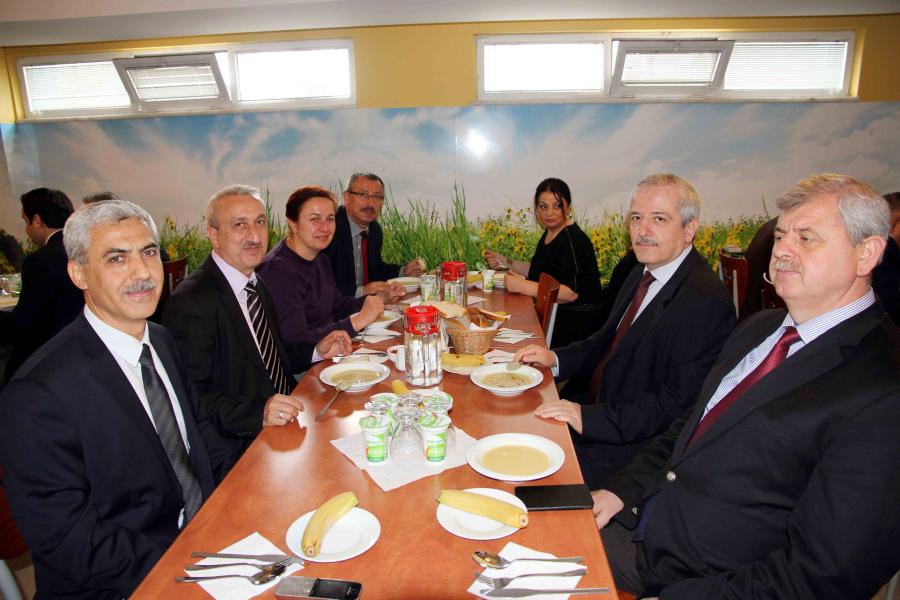 İZMİT’TEKİ OKUL MÜDÜRLERİNE  KURAKLIK VE ALINAN ÖNLEMLER ANLATILIYOR