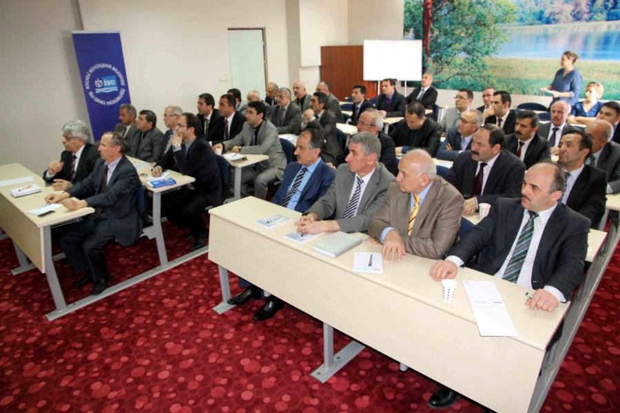 İZMİT’TEKİ OKUL MÜDÜRLERİNE  KURAKLIK VE ALINAN ÖNLEMLER ANLATILIYOR