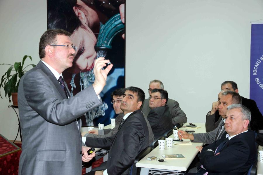 İZMİT’TEKİ LİSE MÜDÜRLERİNE  KURAKLIK VE ALINAN ÖNLEMLER ANLATILDI