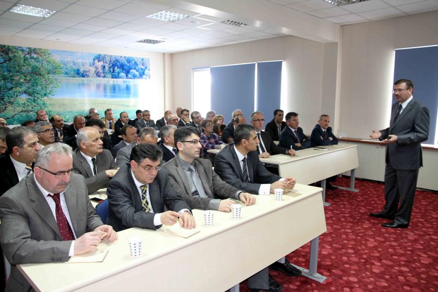 İZMİT’TEKİ LİSE MÜDÜRLERİNE  KURAKLIK VE ALINAN ÖNLEMLER ANLATILDI