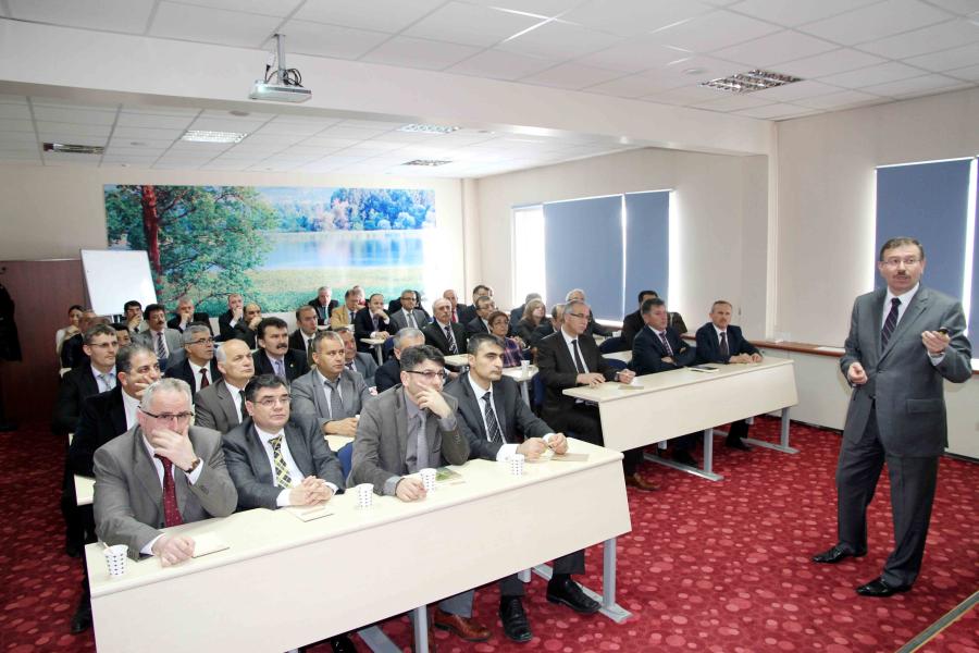 İZMİT’TEKİ LİSE MÜDÜRLERİNE  KURAKLIK VE ALINAN ÖNLEMLER ANLATILDI