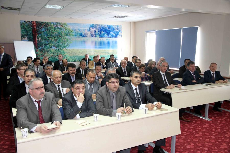 İZMİT’TEKİ LİSE MÜDÜRLERİNE  KURAKLIK VE ALINAN ÖNLEMLER ANLATILDI
