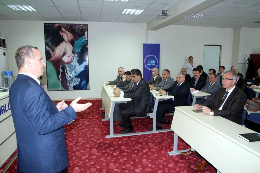 İZMİT’TEKİ LİSE MÜDÜRLERİNE  KURAKLIK VE ALINAN ÖNLEMLER ANLATILDI