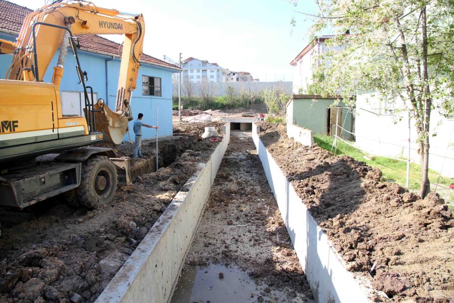 KÖRFEZ GÜNEY MAHALLESİ SAHİL BÖLGESİ SU BASKINLARINDAN KURTULUYOR, SAĞLIKLI ALTYAPIYA KAVUŞUYOR