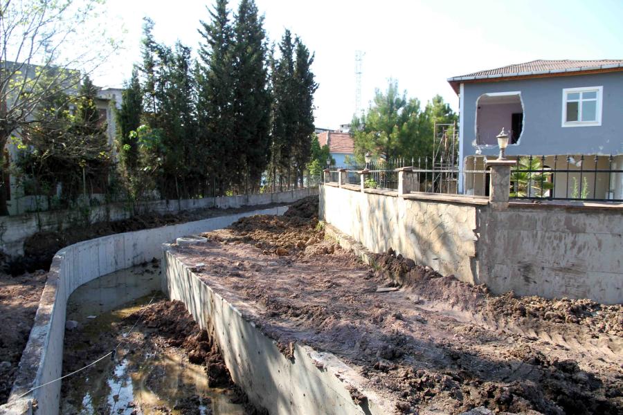 KÖRFEZ GÜNEY MAHALLESİ SAHİL BÖLGESİ SU BASKINLARINDAN KURTULUYOR, SAĞLIKLI ALTYAPIYA KAVUŞUYOR
