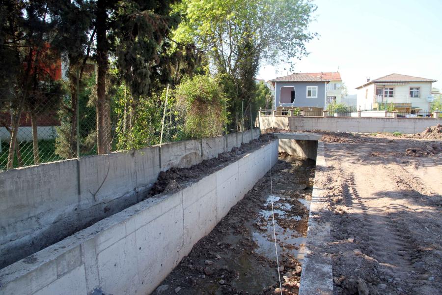 KÖRFEZ GÜNEY MAHALLESİ SAHİL BÖLGESİ SU BASKINLARINDAN KURTULUYOR, SAĞLIKLI ALTYAPIYA KAVUŞUYOR