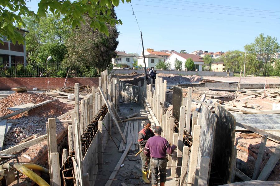 KÖRFEZ GÜNEY MAHALLESİ SAHİL BÖLGESİ SU BASKINLARINDAN KURTULUYOR, SAĞLIKLI ALTYAPIYA KAVUŞUYOR
