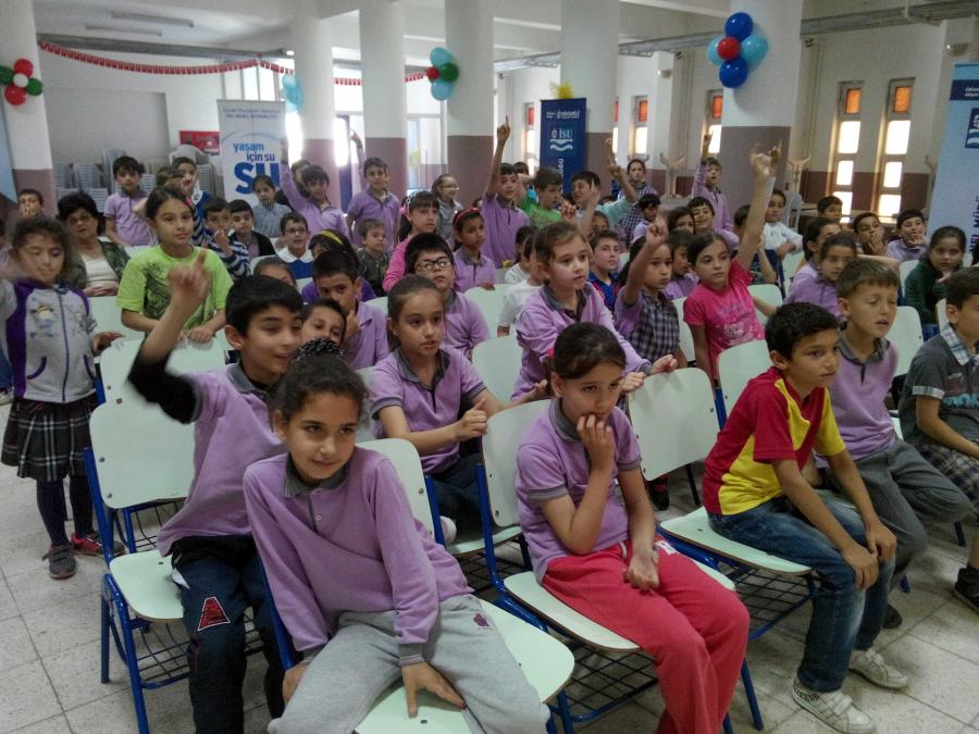 KARAMÜRSEL’DEKİ OKULLARDA SU VE ÇEVRE BİLİNCİ  EĞİTİMİ VERİLDİ
