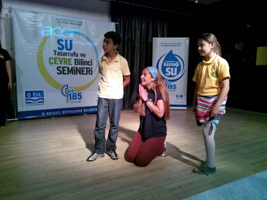 KARAMÜRSEL’DEKİ OKULLARDA SU VE ÇEVRE BİLİNCİ  EĞİTİMİ VERİLDİ