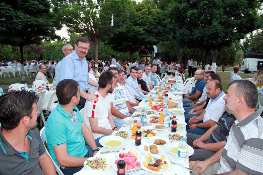 İSU GENEL MÜDÜRLÜĞÜ YÖNETİCİ VE PERSONELİ İFTARDA BULUŞTU