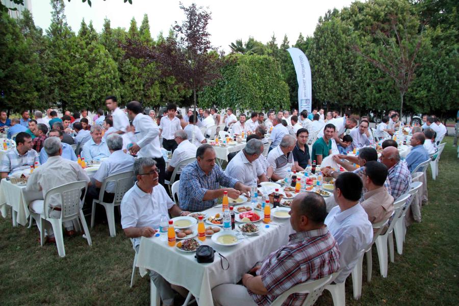 İSU GENEL MÜDÜRLÜĞÜ YÖNETİCİ VE PERSONELİ İFTARDA BULUŞTU