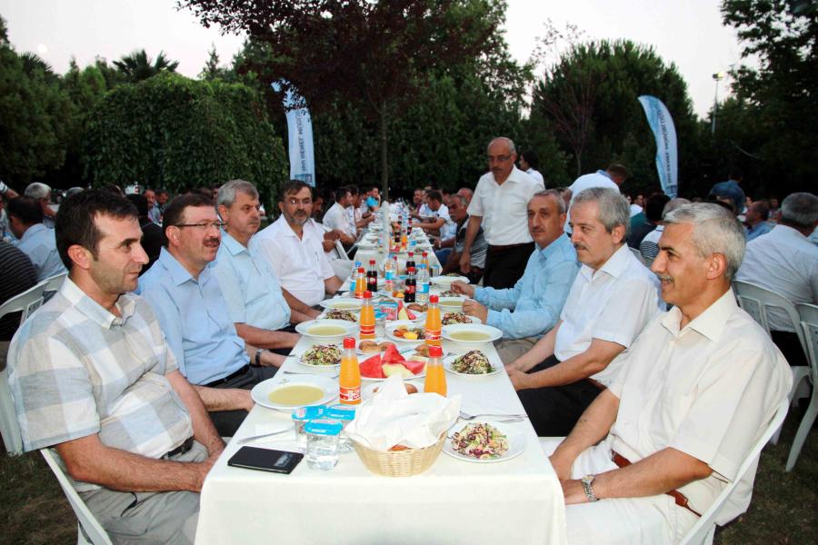İSU GENEL MÜDÜRLÜĞÜ YÖNETİCİ VE PERSONELİ İFTARDA BULUŞTU