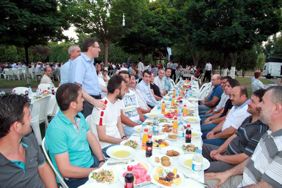 İSU GENEL MÜDÜRLÜĞÜ YÖNETİCİ VE PERSONELİ İFTARDA BULUŞTU