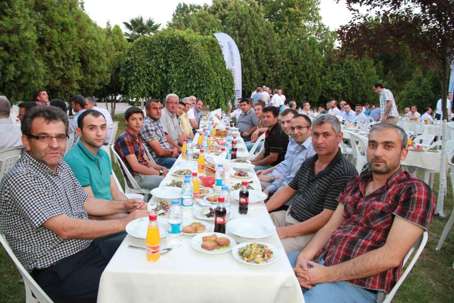 İSU GENEL MÜDÜRLÜĞÜ YÖNETİCİ VE PERSONELİ İFTARDA BULUŞTU