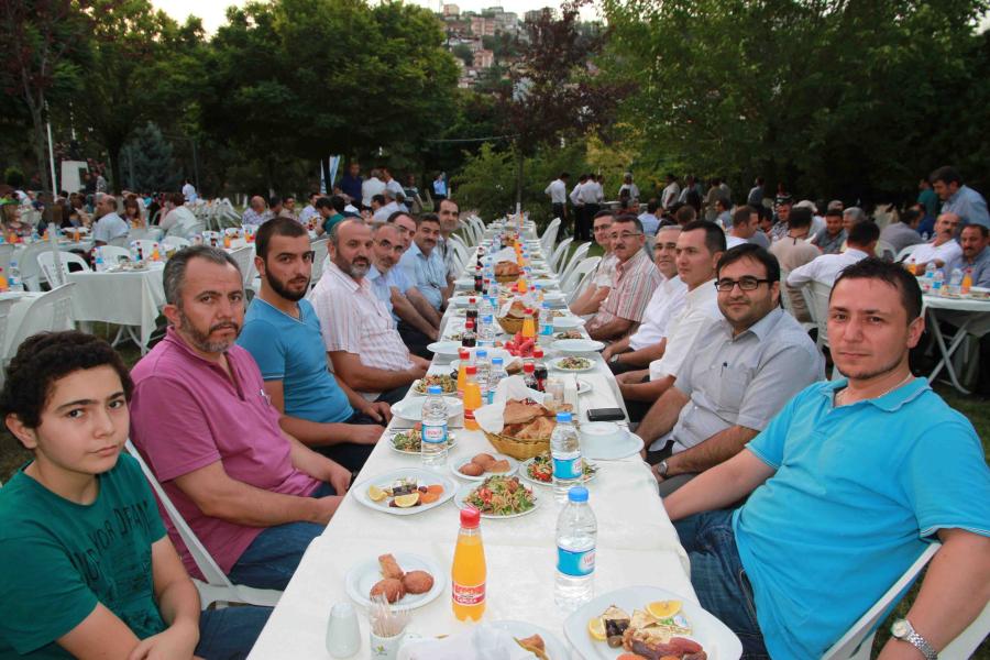 İSU GENEL MÜDÜRLÜĞÜ YÖNETİCİ VE PERSONELİ İFTARDA BULUŞTU