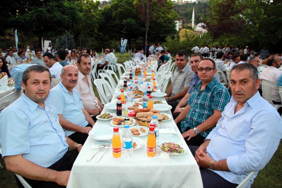 İSU GENEL MÜDÜRLÜĞÜ YÖNETİCİ VE PERSONELİ İFTARDA BULUŞTU