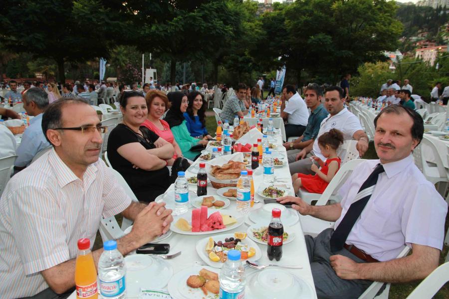 İSU GENEL MÜDÜRLÜĞÜ YÖNETİCİ VE PERSONELİ İFTARDA BULUŞTU