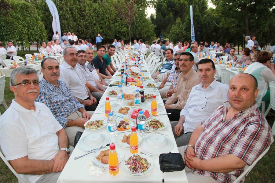 İSU GENEL MÜDÜRLÜĞÜ YÖNETİCİ VE PERSONELİ İFTARDA BULUŞTU