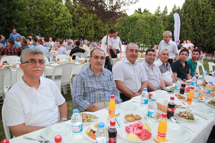 İSU GENEL MÜDÜRLÜĞÜ YÖNETİCİ VE PERSONELİ İFTARDA BULUŞTU